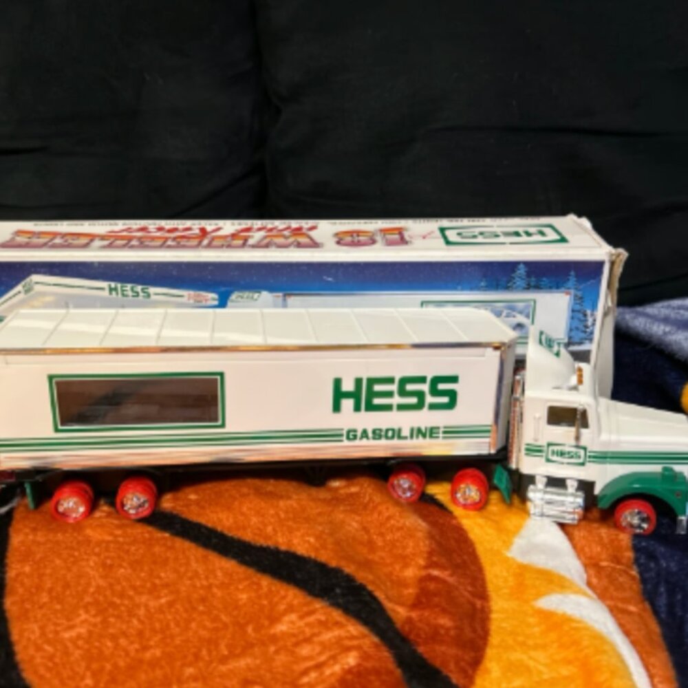 Hess 18 Wheeler Truck 1992 Vintage in Box SEE NOTES